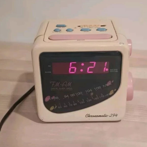 Retro Radio Shack 12-1594 Chronomatic 294 ANALOG 90sAM/FM Radio Alarm Clock - Picture 1 of 6